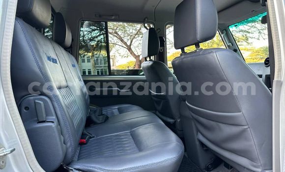 Nunua Ilio tumika Toyota Land Cruiser Fedha Gari ndani ya Dar es Salaam nchini Dar es Salaam Nunua Ilio tumika Toyota Land Cruiser Fedha Gari ndani ya Dar es Salaam nchini Dar es Salaam