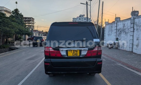 Nunua Ilio tumika Toyota Alphard Nyeusi Gari ndani ya Dar es Salaam nchini Dar es Salaam