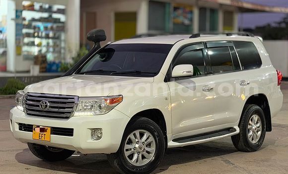Buy Used Toyota Land Cruiser White Car in Dar es Salaam in Dar es Salaam