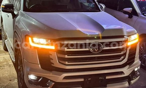 Nunua Mpya Toyota Land Cruiser Nyeupe Gari ndani ya Dar es Salaam nchini Dar es Salaam
