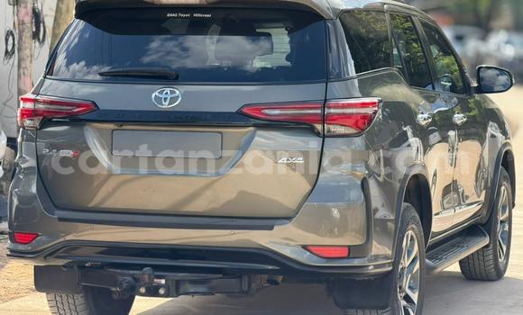 Nunua Imported Toyota Fortuner Nyingine Gari ndani ya Dar es Salaam nchini Dar es Salaam Nunua Imported Toyota Fortuner Nyingine Gari ndani ya Dar es Salaam nchini Dar es Salaam