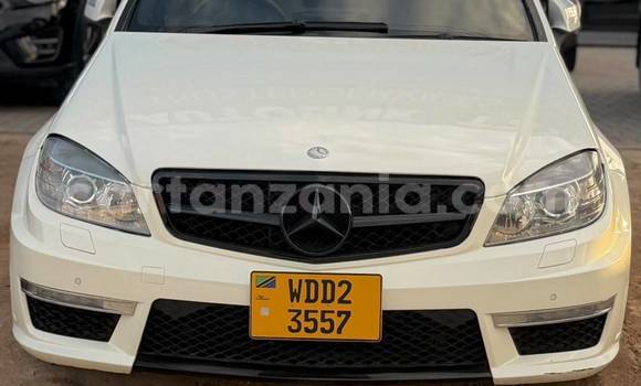 Nunua Imported Mercedes-Benz C-Classe Nyeupe Gari ndani ya Dar es Salaam nchini Dar es Salaam Nunua Imported Mercedes-Benz C-Classe Nyeupe Gari ndani ya Dar es Salaam nchini Dar es Salaam