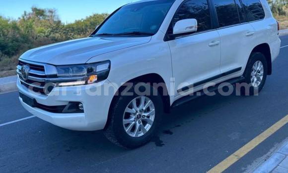 Buy Import Toyota Land Cruiser White Car in Dar es Salaam in Dar es Salaam Buy Import Toyota Land Cruiser White Car in Dar es Salaam in Dar es Salaam
