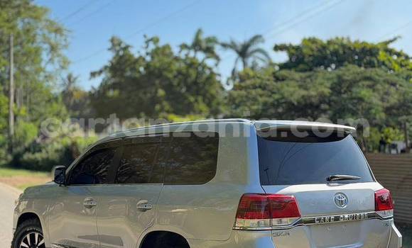 Buy Used Toyota Land Cruiser Silver Car in Dar es Salaam in Dar es Salaam Buy Used Toyota Land Cruiser Silver Car in Dar es Salaam in Dar es Salaam