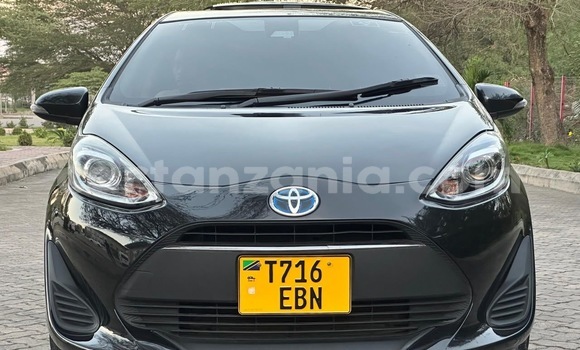 Buy Used Toyota Aqua Black Car in Dar es Salaam in Dar es Salaam