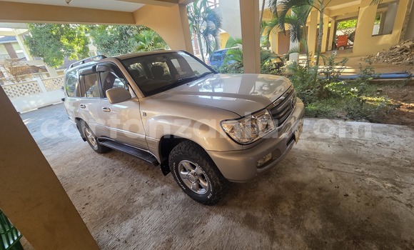 Buy Used Toyota Land Cruiser Beige Car in Dar es Salaam in Dar es Salaam