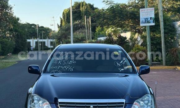 Nunua Imported Toyota Crown Bluu Gari ndani ya Dar es Salaam nchini Dar es Salaam