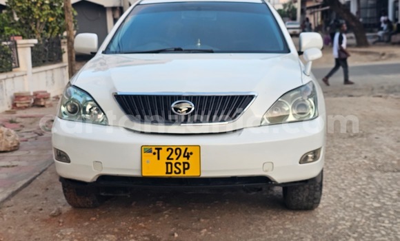 Nunua Ilio tumika Toyota Harrier Nyeupe Gari ndani ya Ilala nchini Dar es Salaam