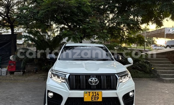 Nunua Ilio tumika Toyota Land Cruiser Prado Nyeupe Gari ndani ya Dar es Salaam nchini Dar es Salaam