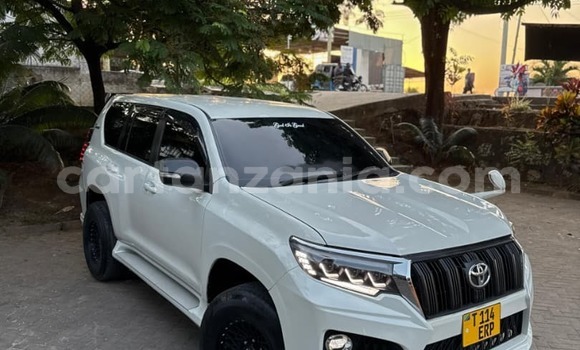 Buy Used Toyota Land Cruiser Prado White Car in Dar es Salaam in Dar es Salaam Buy Used Toyota Land Cruiser Prado White Car in Dar es Salaam in Dar es Salaam