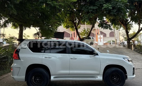 Buy Used Toyota Land Cruiser Prado White Car in Dar es Salaam in Dar es Salaam Buy Used Toyota Land Cruiser Prado White Car in Dar es Salaam in Dar es Salaam