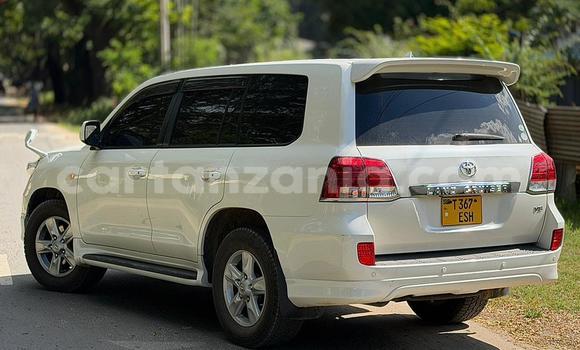 Buy Used Toyota Land Cruiser White Car in Dar es Salaam in Dar es Salaam Buy Used Toyota Land Cruiser White Car in Dar es Salaam in Dar es Salaam