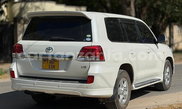 Buy Used Toyota Land Cruiser White Car in Dar es Salaam in Dar es Salaam Buy Used Toyota Land Cruiser White Car in Dar es Salaam in Dar es Salaam