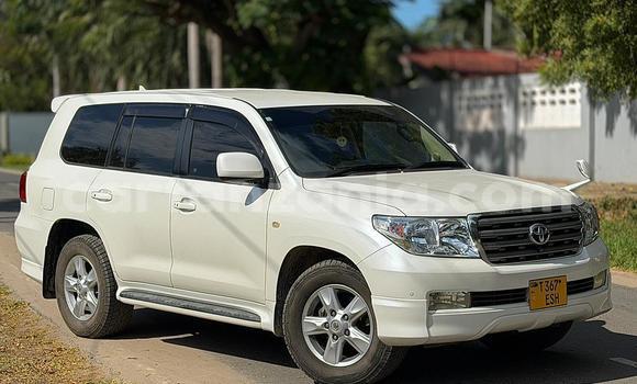 Buy Used Toyota Land Cruiser White Car in Dar es Salaam in Dar es Salaam Buy Used Toyota Land Cruiser White Car in Dar es Salaam in Dar es Salaam