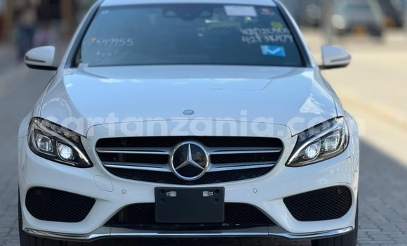 Nunua Imported Mercedes‒Benz C–Class Nyeupe Gari ndani ya Dar es Salaam nchini Dar es Salaam