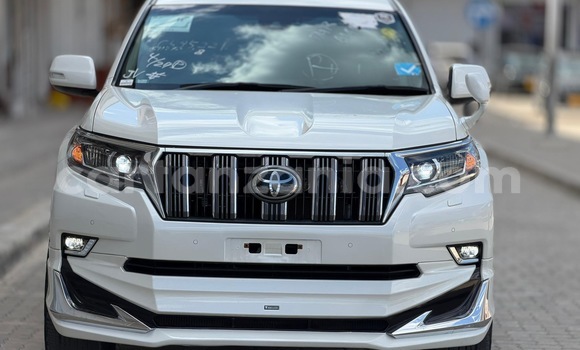 Nunua Imported Toyota Land Cruiser Prado Nyeupe Gari ndani ya Dar es Salaam nchini Dar es Salaam Nunua Imported Toyota Land Cruiser Prado Nyeupe Gari ndani ya Dar es Salaam nchini Dar es Salaam