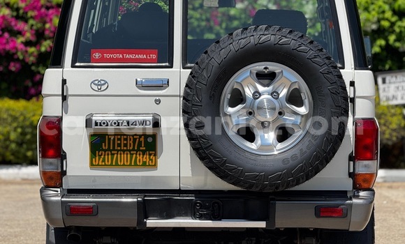 Buy Import Toyota Land Cruiser White Car in Dar es Salaam in Dar es Salaam Buy Import Toyota Land Cruiser White Car in Dar es Salaam in Dar es Salaam