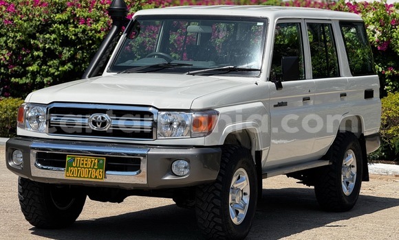 Buy Import Toyota Land Cruiser White Car in Dar es Salaam in Dar es Salaam Buy Import Toyota Land Cruiser White Car in Dar es Salaam in Dar es Salaam