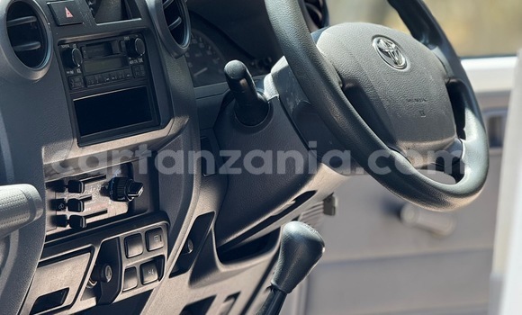 Buy Import Toyota Land Cruiser White Car in Dar es Salaam in Dar es Salaam Buy Import Toyota Land Cruiser White Car in Dar es Salaam in Dar es Salaam