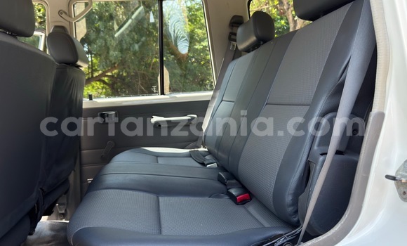 Buy Import Toyota Land Cruiser White Car in Dar es Salaam in Dar es Salaam Buy Import Toyota Land Cruiser White Car in Dar es Salaam in Dar es Salaam