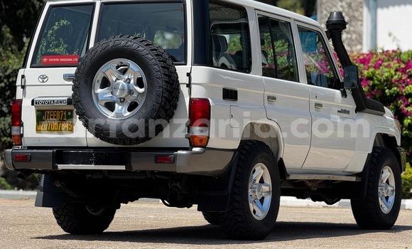 Buy Import Toyota Land Cruiser White Car in Dar es Salaam in Dar es Salaam Buy Import Toyota Land Cruiser White Car in Dar es Salaam in Dar es Salaam