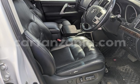 Buy Used Toyota Land Cruiser White Car in Dar es Salaam in Dar es Salaam Buy Used Toyota Land Cruiser White Car in Dar es Salaam in Dar es Salaam