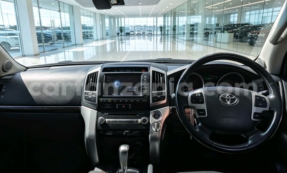 Buy Used Toyota Land Cruiser White Car in Dar es Salaam in Dar es Salaam Buy Used Toyota Land Cruiser White Car in Dar es Salaam in Dar es Salaam