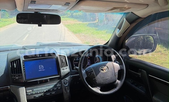 Buy Used Toyota Land Cruiser Silver Car in Dar es Salaam in Dar es Salaam Buy Used Toyota Land Cruiser Silver Car in Dar es Salaam in Dar es Salaam