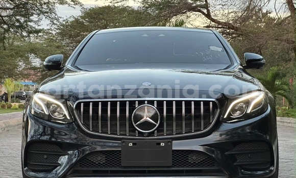 Nunua Imported Mercedes‒Benz E–Class Nyeusi Gari ndani ya Dar es Salaam nchini Dar es Salaam Nunua Imported Mercedes‒Benz E–Class Nyeusi Gari ndani ya Dar es Salaam nchini Dar es Salaam