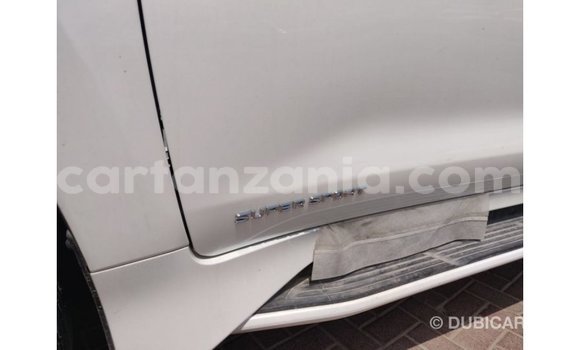 Nunua Imported Lexus LX Nyeupe Gari ndani ya Import - Dubai nchini Arusha Nunua Imported Lexus LX Nyeupe Gari ndani ya Import - Dubai nchini Arusha