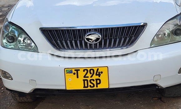 Buy Used Toyota Harrier White Car in Dar es Salaam in Dar es Salaam