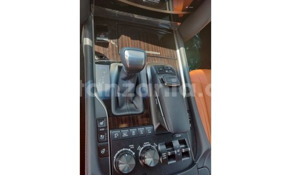 Nunua Imported Lexus LX Nyeupe Gari ndani ya Import - Dubai nchini Arusha Nunua Imported Lexus LX Nyeupe Gari ndani ya Import - Dubai nchini Arusha