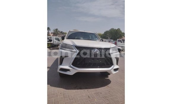 Nunua Imported Lexus LX Nyeupe Gari ndani ya Import - Dubai nchini Arusha Nunua Imported Lexus LX Nyeupe Gari ndani ya Import - Dubai nchini Arusha