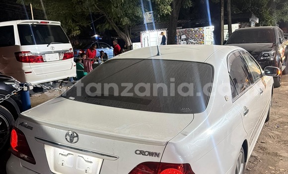 Buy Import Toyota Crown White Car in Dar es Salaam in Dar es Salaam Buy Import Toyota Crown White Car in Dar es Salaam in Dar es Salaam