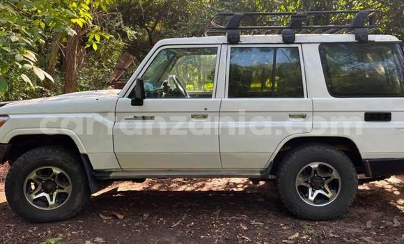 Buy Used Toyota Land Cruiser White Car in Dar es Salaam in Dar es Salaam Buy Used Toyota Land Cruiser White Car in Dar es Salaam in Dar es Salaam