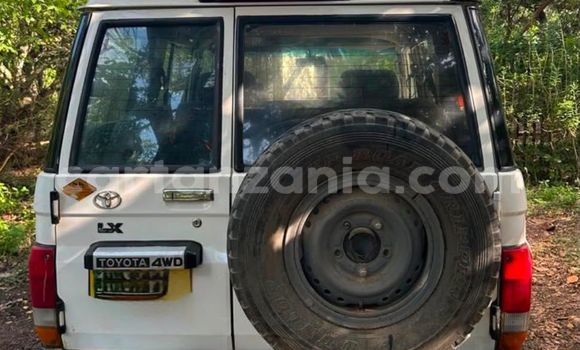 Buy Used Toyota Land Cruiser White Car in Dar es Salaam in Dar es Salaam Buy Used Toyota Land Cruiser White Car in Dar es Salaam in Dar es Salaam
