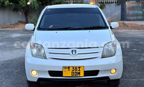 Buy Used Toyota IST White Car in Dar es Salaam in Dar es Salaam Buy Used Toyota IST White Car in Dar es Salaam in Dar es Salaam