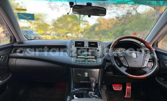 Nunua Imported Toyota Crown Nyeupe Gari ndani ya Dar es Salaam nchini Dar es Salaam Nunua Imported Toyota Crown Nyeupe Gari ndani ya Dar es Salaam nchini Dar es Salaam