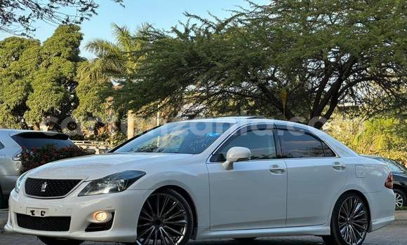 Nunua Imported Toyota Crown Nyeupe Gari ndani ya Dar es Salaam nchini Dar es Salaam Nunua Imported Toyota Crown Nyeupe Gari ndani ya Dar es Salaam nchini Dar es Salaam