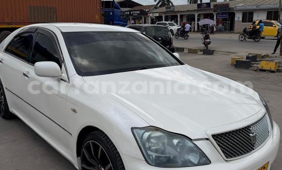 Buy Used Toyota Crown White Car in Dar es Salaam in Dar es Salaam Buy Used Toyota Crown White Car in Dar es Salaam in Dar es Salaam