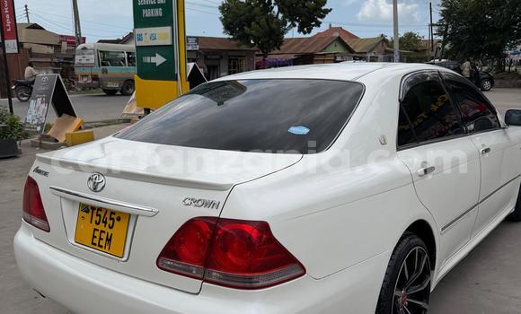Buy Used Toyota Crown White Car in Dar es Salaam in Dar es Salaam Buy Used Toyota Crown White Car in Dar es Salaam in Dar es Salaam