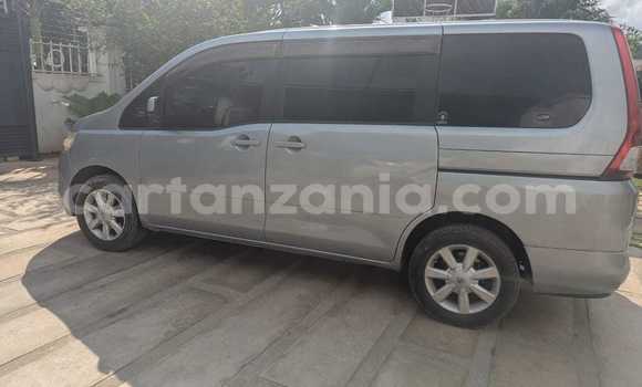 Nunua Ilio tumika Nissan Serena Fedha Gari ndani ya Dar es Salaam nchini Dar es Salaam Nunua Ilio tumika Nissan Serena Fedha Gari ndani ya Dar es Salaam nchini Dar es Salaam