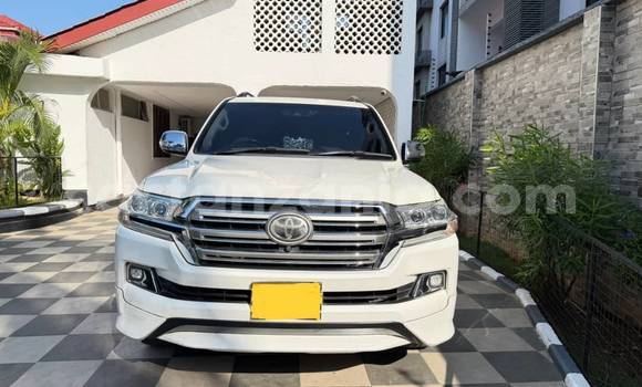 Buy Used Toyota Land Cruiser White Car in Dar es Salaam in Dar es Salaam
