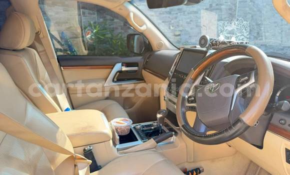 Buy Used Toyota Land Cruiser White Car in Dar es Salaam in Dar es Salaam Buy Used Toyota Land Cruiser White Car in Dar es Salaam in Dar es Salaam