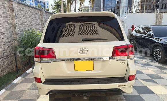 Buy Used Toyota Land Cruiser White Car in Dar es Salaam in Dar es Salaam Buy Used Toyota Land Cruiser White Car in Dar es Salaam in Dar es Salaam