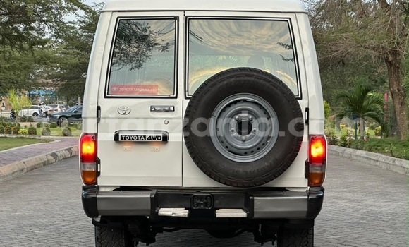 Buy Import Toyota Land Cruiser White Car in Dar es Salaam in Dar es Salaam Buy Import Toyota Land Cruiser White Car in Dar es Salaam in Dar es Salaam