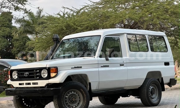 Buy Import Toyota Land Cruiser White Car in Dar es Salaam in Dar es Salaam Buy Import Toyota Land Cruiser White Car in Dar es Salaam in Dar es Salaam