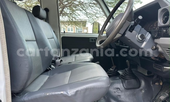 Buy Import Toyota Land Cruiser White Car in Dar es Salaam in Dar es Salaam Buy Import Toyota Land Cruiser White Car in Dar es Salaam in Dar es Salaam