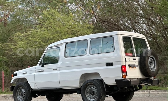 Buy Import Toyota Land Cruiser White Car in Dar es Salaam in Dar es Salaam Buy Import Toyota Land Cruiser White Car in Dar es Salaam in Dar es Salaam