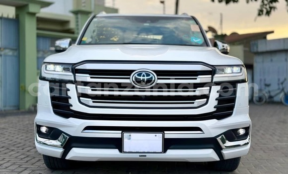 Buy Import Toyota Land Cruiser White Car in Dar es Salaam in Dar es Salaam Buy Import Toyota Land Cruiser White Car in Dar es Salaam in Dar es Salaam